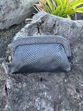 Henri Bendel Black Snakeskin Leather Cosmetic Bag Clutch Pink Lining